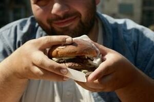 Comer por ansiedad: cómo detectar si tu problema no es hambre