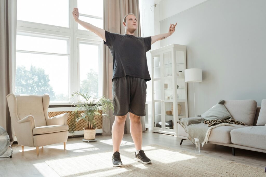 Ejercicios para hombres obesos principiantes en casa: guía segura y progresiva