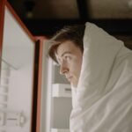 Evitar antojos nocturnos en hombres con sobrepeso